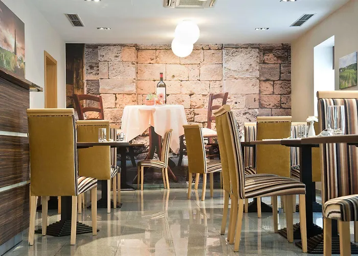 ブルー ブラチスラバ 3*